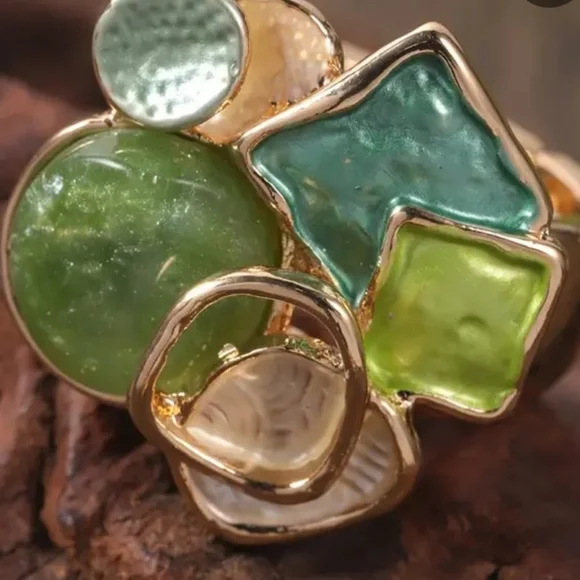 Ring - Picture 2 of 4